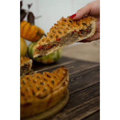 Пиріг з телятиною та овочами