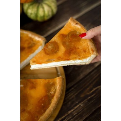 Пиріг з абрикосом та сиром