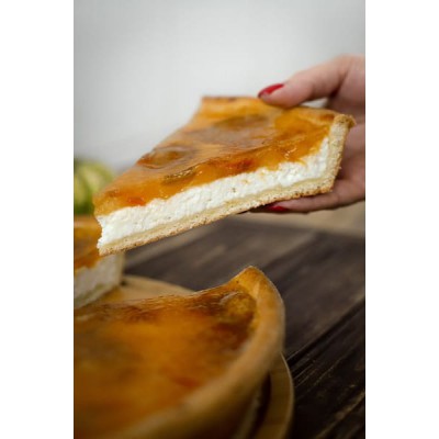 Пиріг з абрикосом та сиром