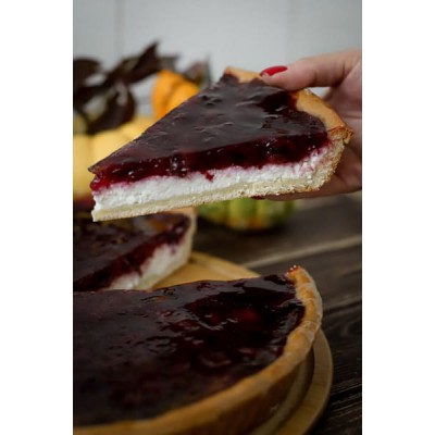 Пиріг з вишнею та сиром