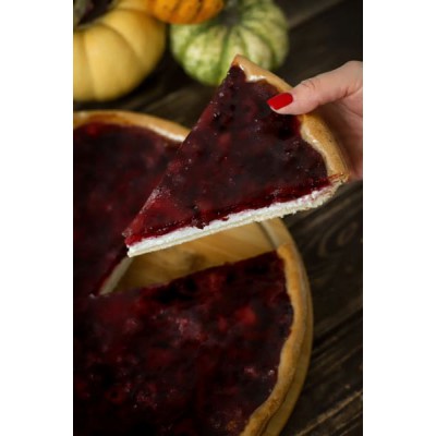 Пиріг з вишнею та сиром