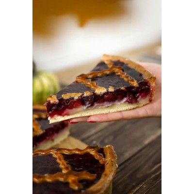 Пиріг з вишнею та заварним кремом